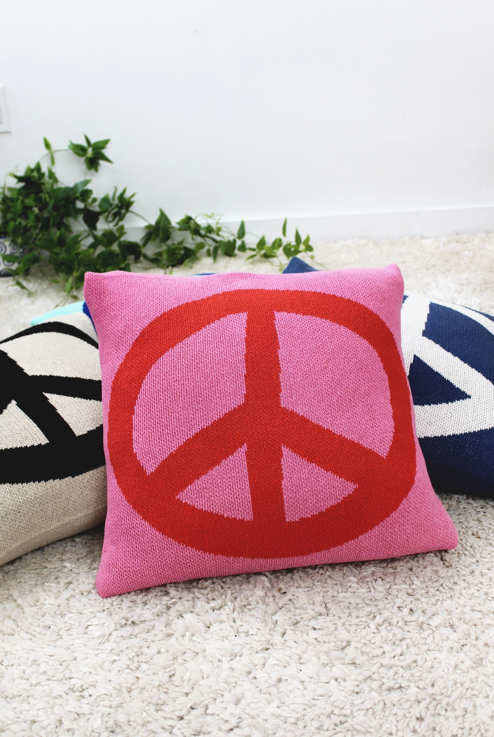 PEACE SIGN PILLOW - PINK/RED