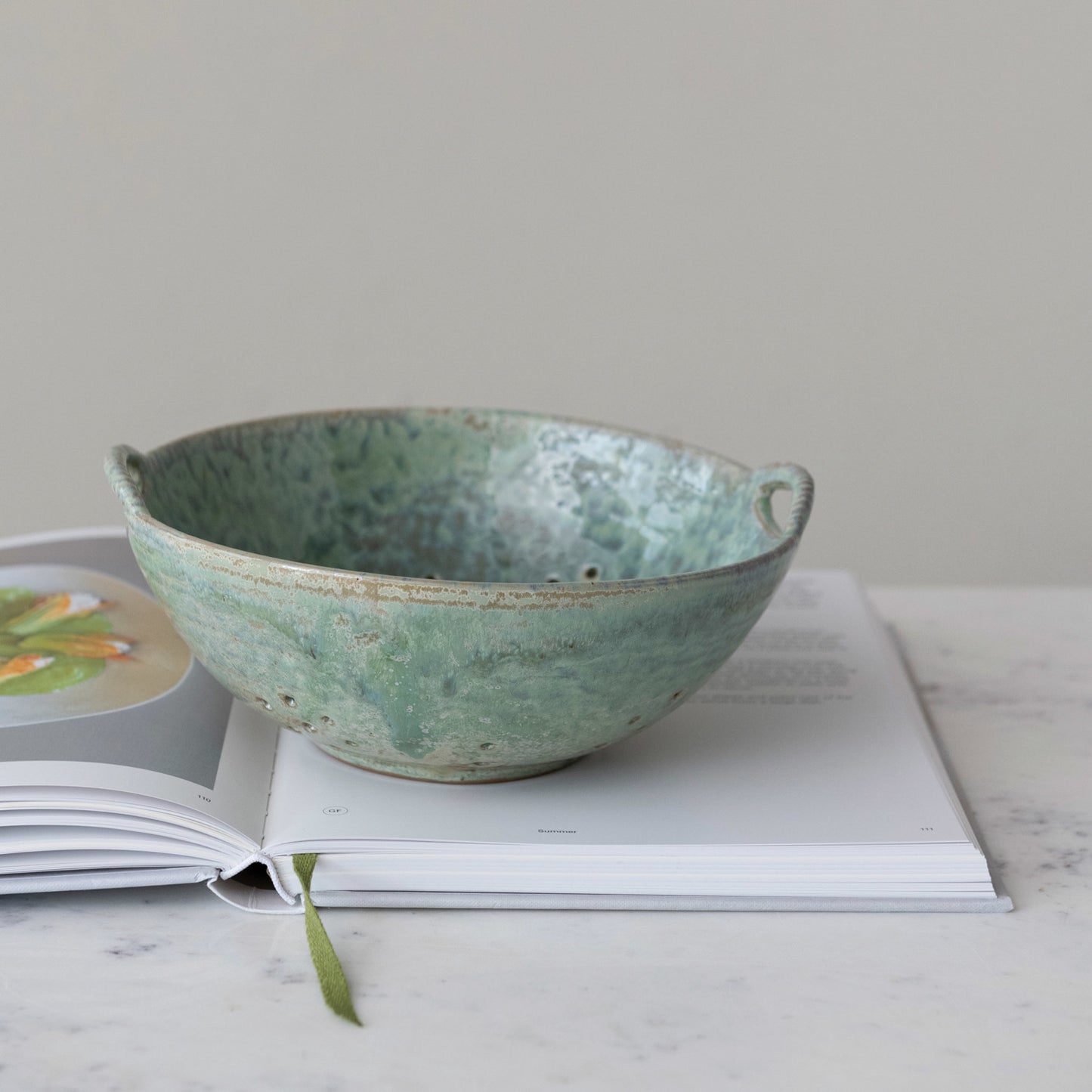 STONEWARE BERRY BOWL WITH HANDLES