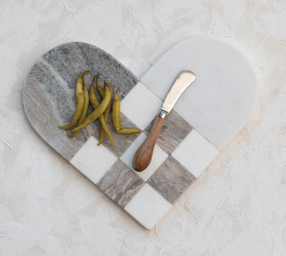 HEART SHAPED BOARD WITH CANAPE KNIFE