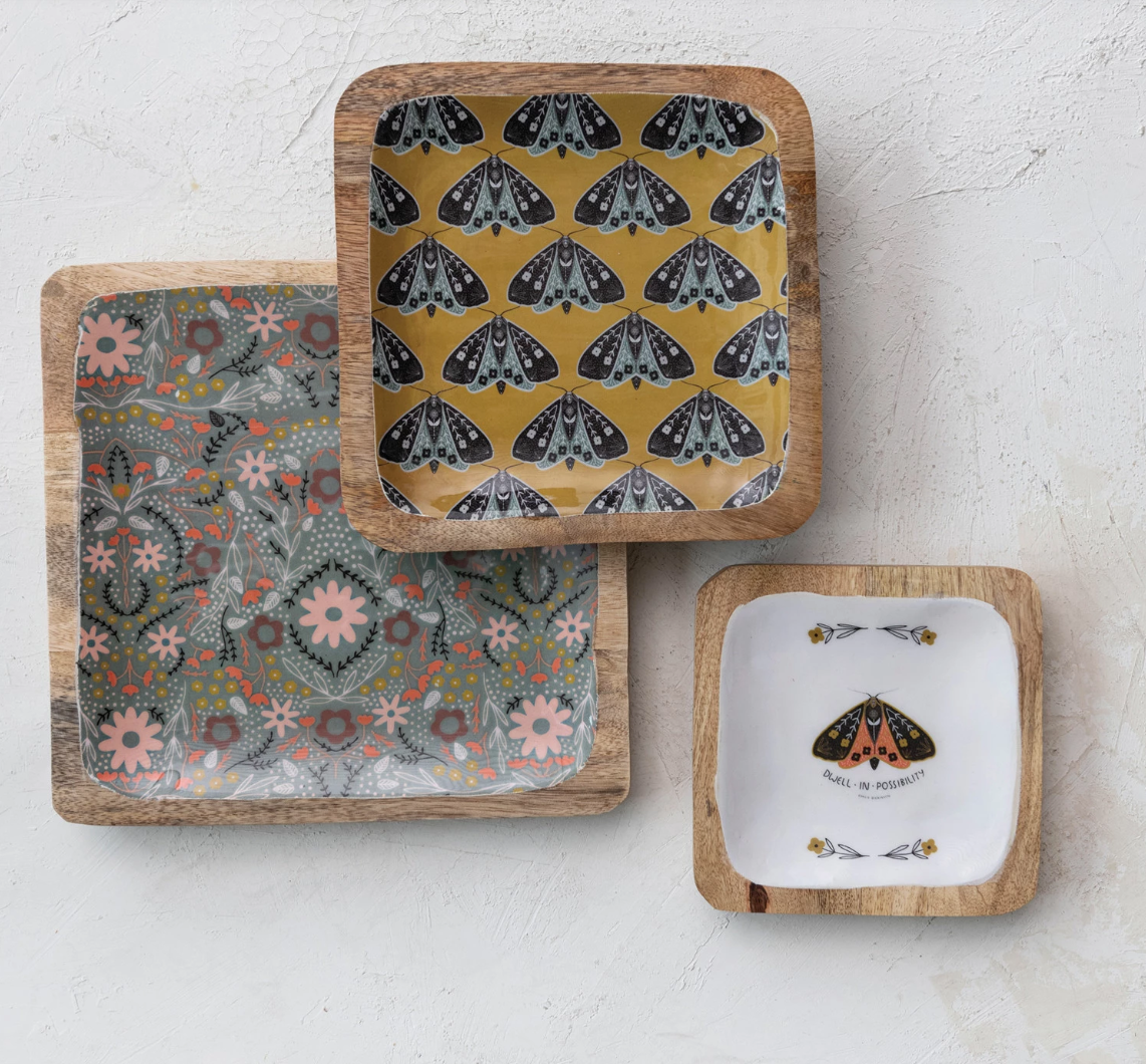 Load image into Gallery viewer, MOTH &amp;amp; FLORAL MANGO WOOD TRAY
