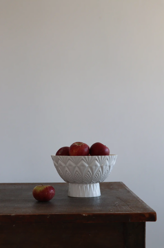 Load image into Gallery viewer, JUNO HANDMADE CERAMIC FOOTED SERVING BOWL
