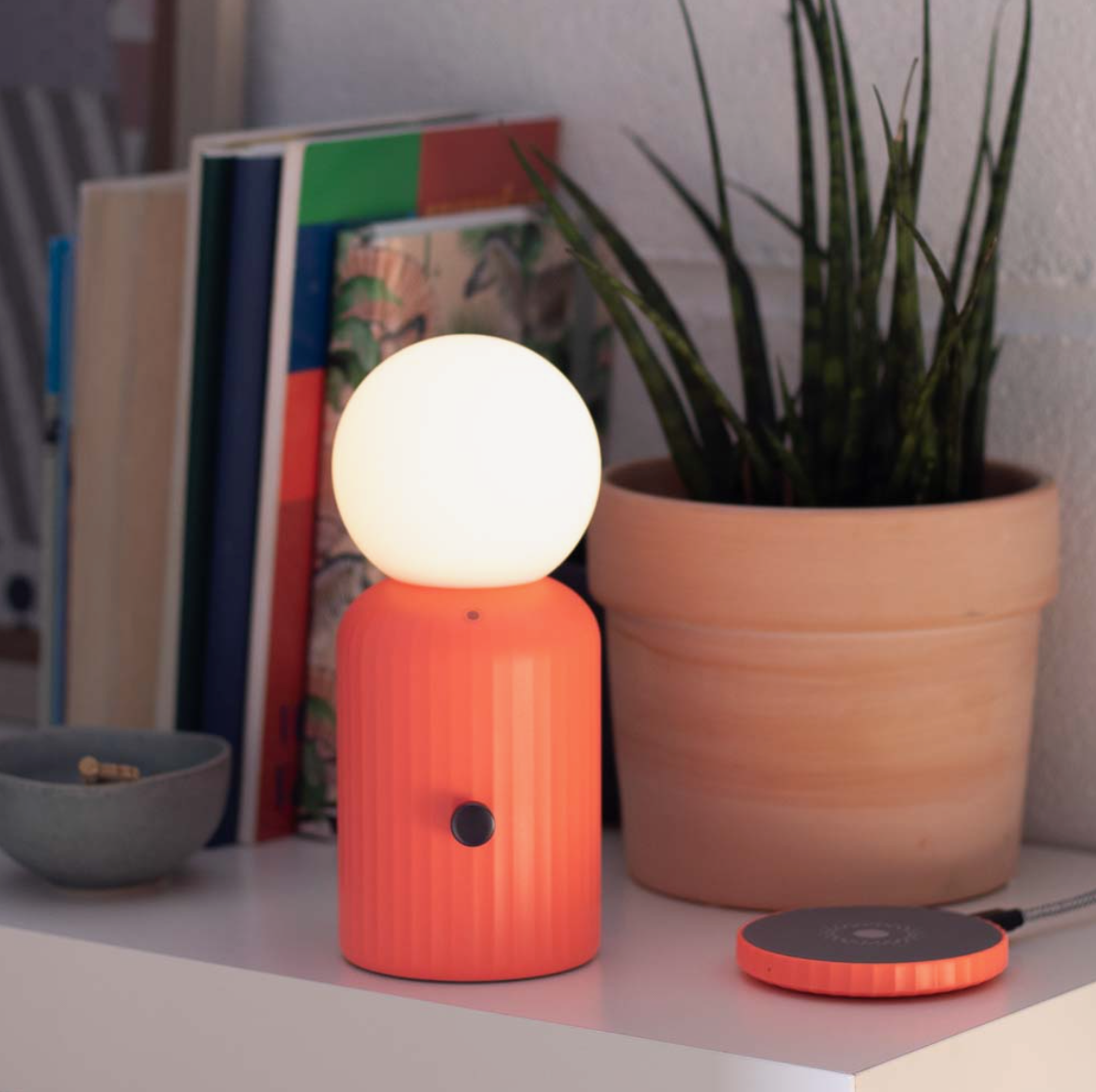 WIRELESS LAMP AND CHARGER - CORAL