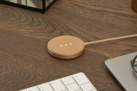 MAG:1 CLASSICS LEATHER WIRELESS CHARGER (MAGNETIC) - SADDLE