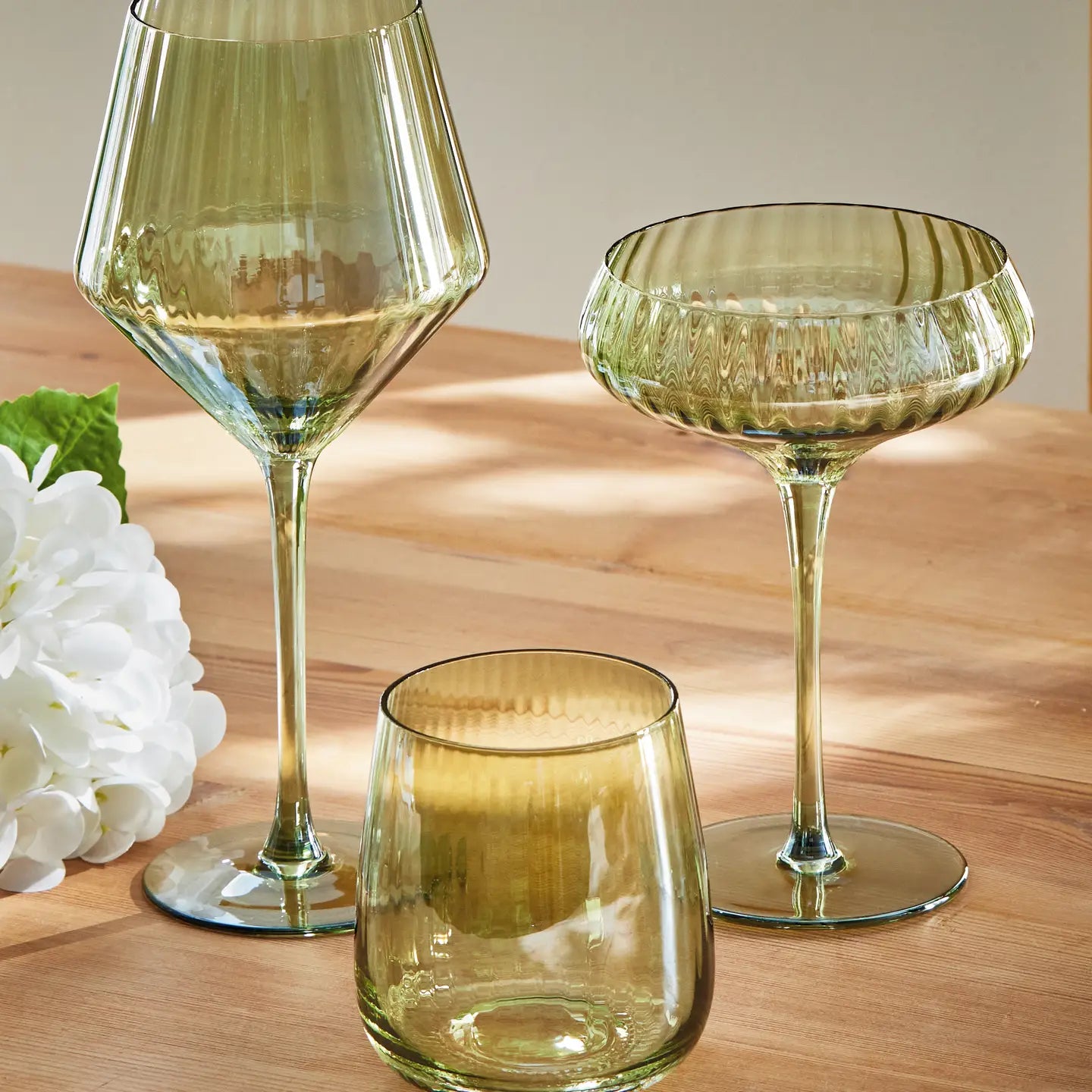 CHELSEA IRIDESCENT GREEN WINE GLASS