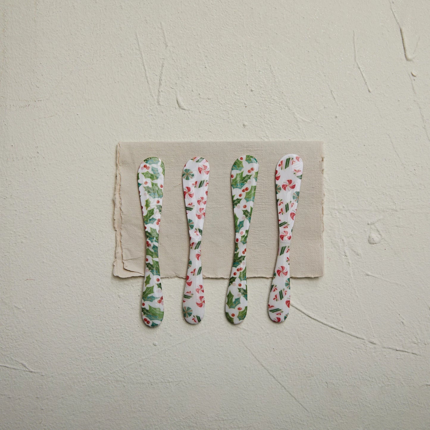 Load image into Gallery viewer, PEPPERMINT/HOLLY ENAMEL CANAPE SPREADER
