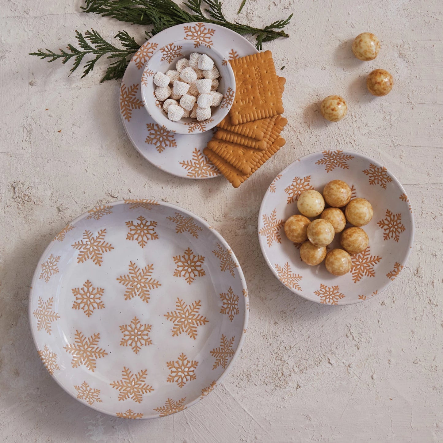 STONEWARE BOWL W/SNOWFLAKES