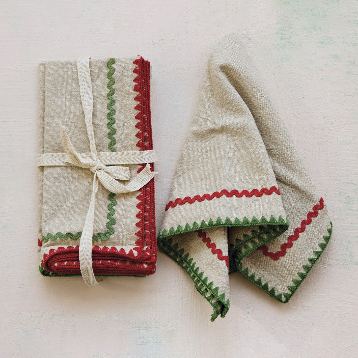 COTTON NAPKIN W/RIC RAC TRIM